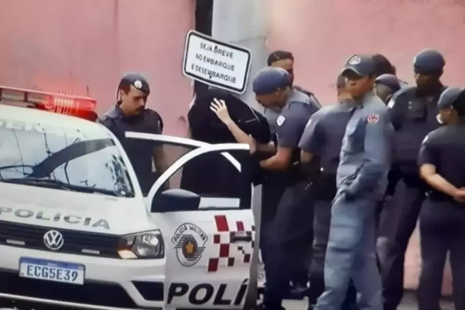 Ataque de adolescente mata professora e deixa outros quatro feridos em escola