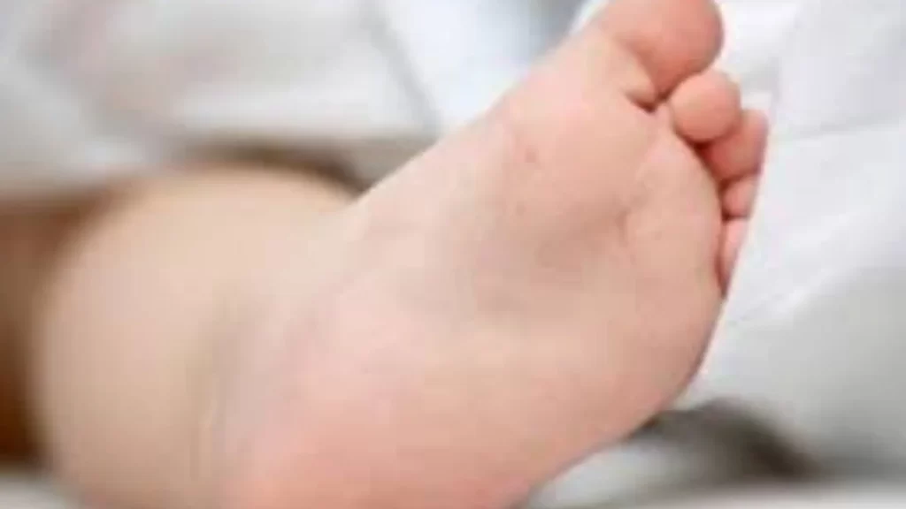 Bebê de 8 meses é internado em estado grave com suspeita de estupro e traumatismo 