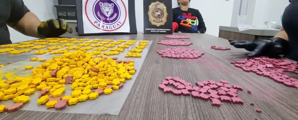 Dominicana é flagrada em aeroporto do Paraguai com quase 12 mil doses de ecstasy