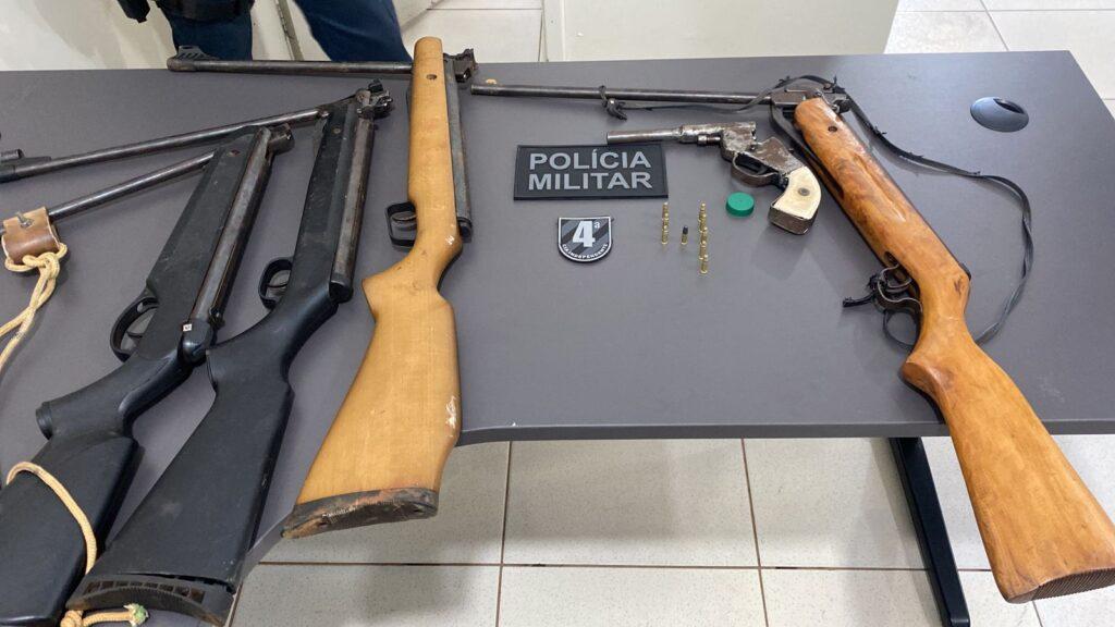 Homem leva tiro, foge de hospital e PM prende quatro pessoas, armas e munições