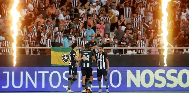 Vice-líder, Botafogo fecha rodada do Brasileirão diante do Corinthians