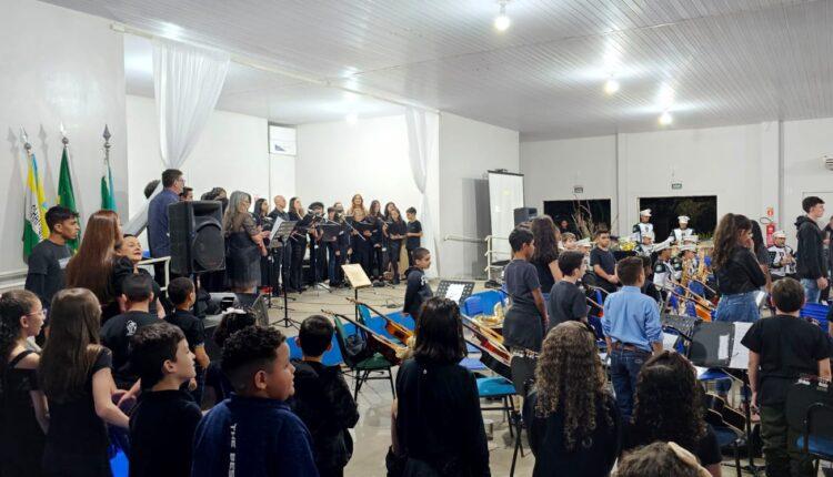 Recital Especial Dia das Mães reuni mais de 400 pessoas no Centro do Conviver