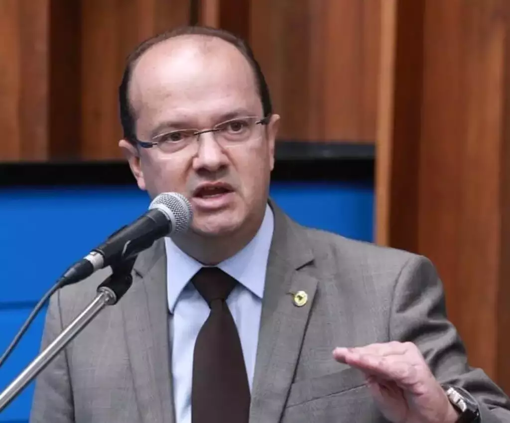 Governador se ausenta por oito dias para agenda internacional e vice assume