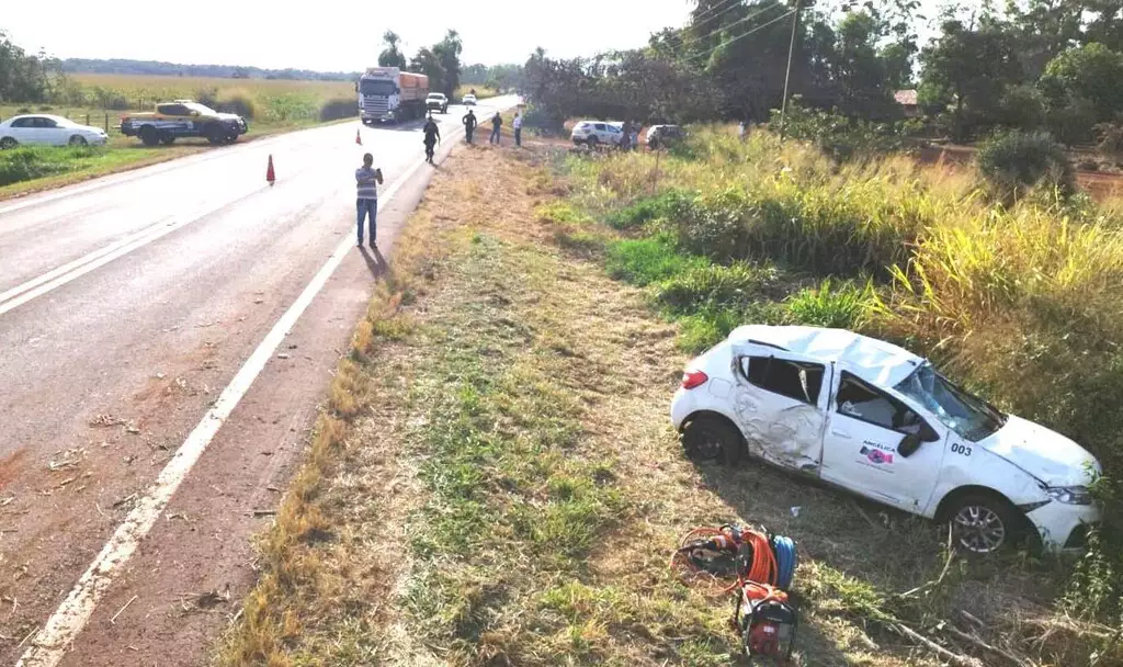 Carro de prefeitura com pacientes capota, idosa morre e 3 ficam feridas