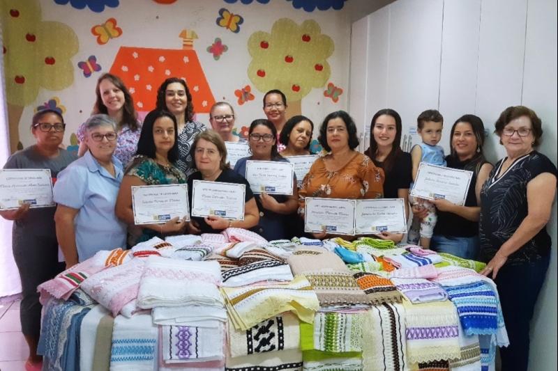 CRAS Cerrado realiza encCRAS Cerrado realiza encerramento do curso Bordado em Fitaerramento do curso Bordado em Fita