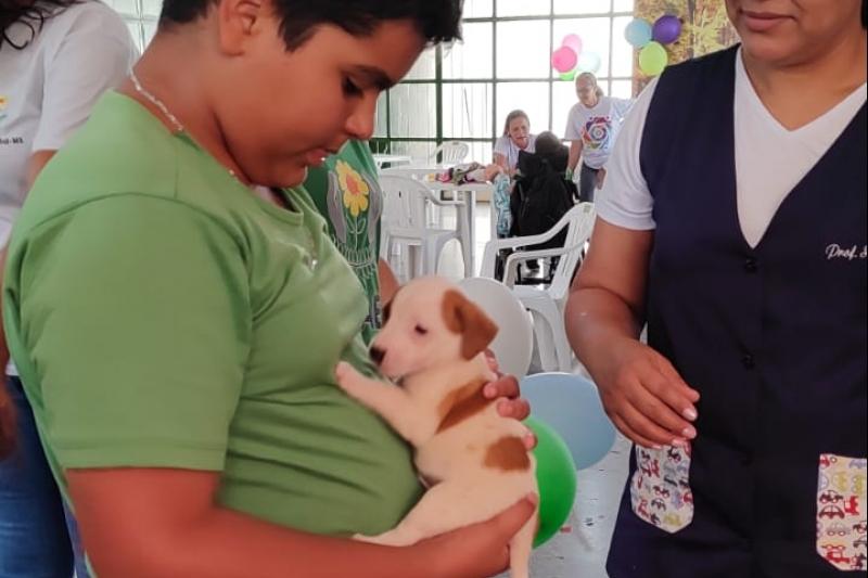 Alunos da APAE de Chapadão do Sul Fortalecem Vínculos com Animais em Visita ao Canil Municipal