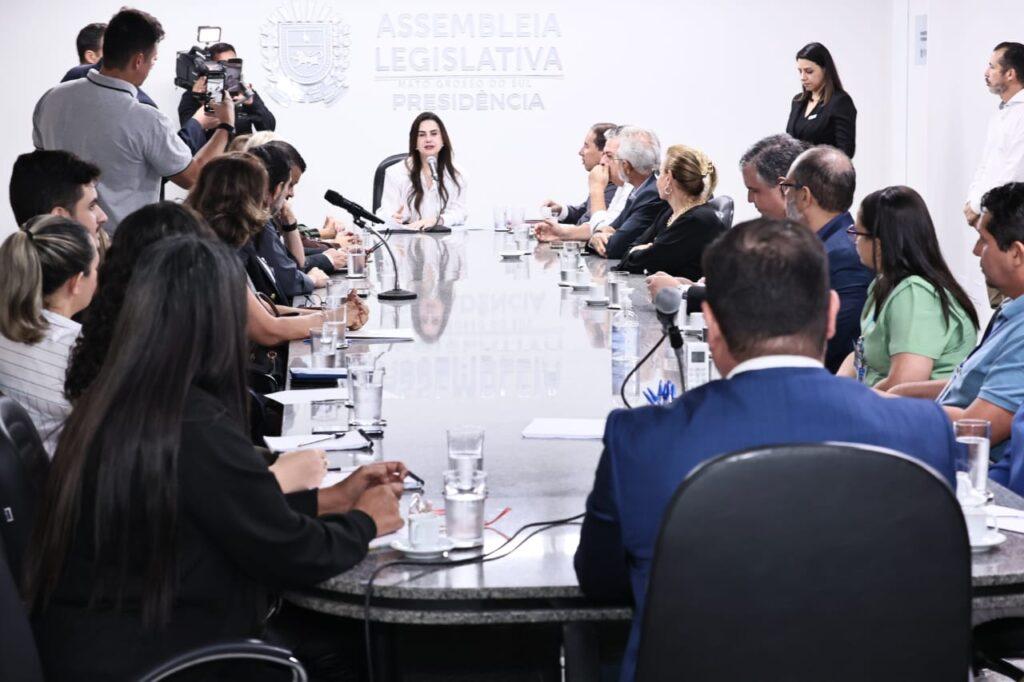 Mara Caseiro realiza o lançamento do 1º Concurso Estadual de Redação da Escola do Legislativo