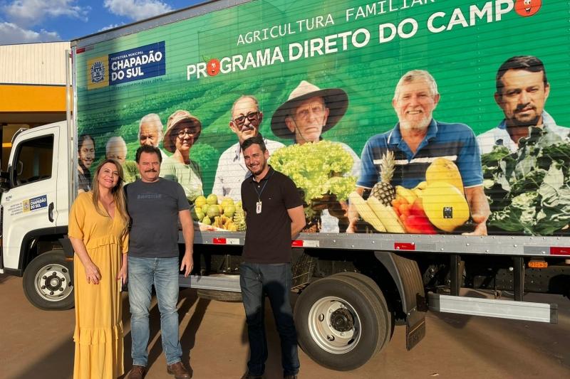 Homenageando agricultores familiares, caminhão refrigerado inicia o trabalho nos assentamentos