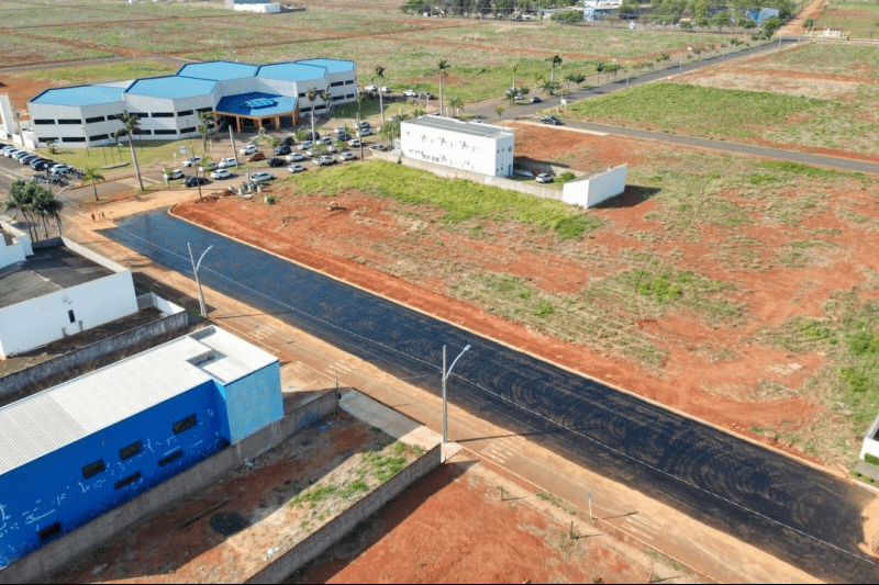 Secretaria de Obras conclui parte da extensão e asfaltamento da Avenida 22 em Chapadão do Sul, criando nova ligação viária