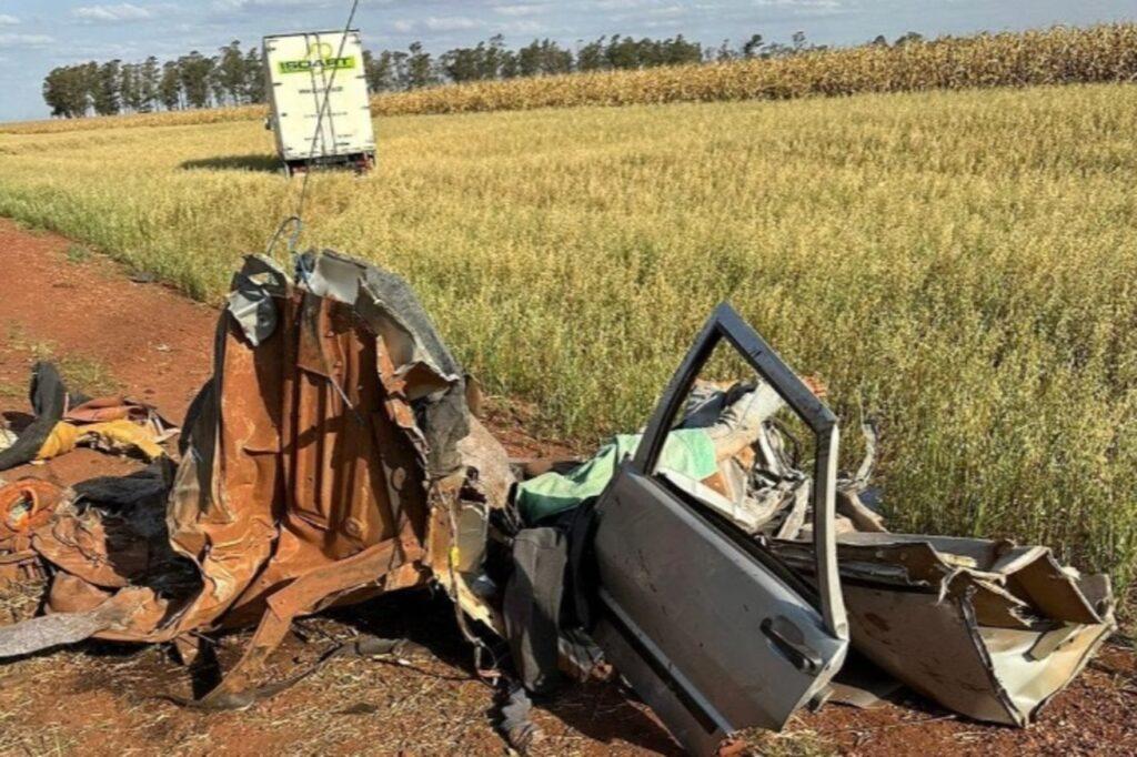 Invasão de pista causou acidente entre carro e caminhão que matou três na MS-386