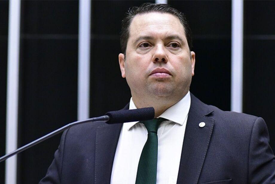 Deputado federal de MS quer banir educação sexual em escolas de todo o País; entenda