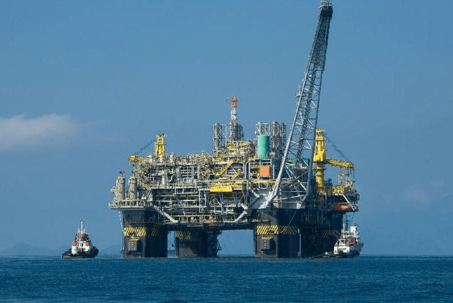 Guerra pressiona petróleo, mas Petrobras ainda não vê alta de preços