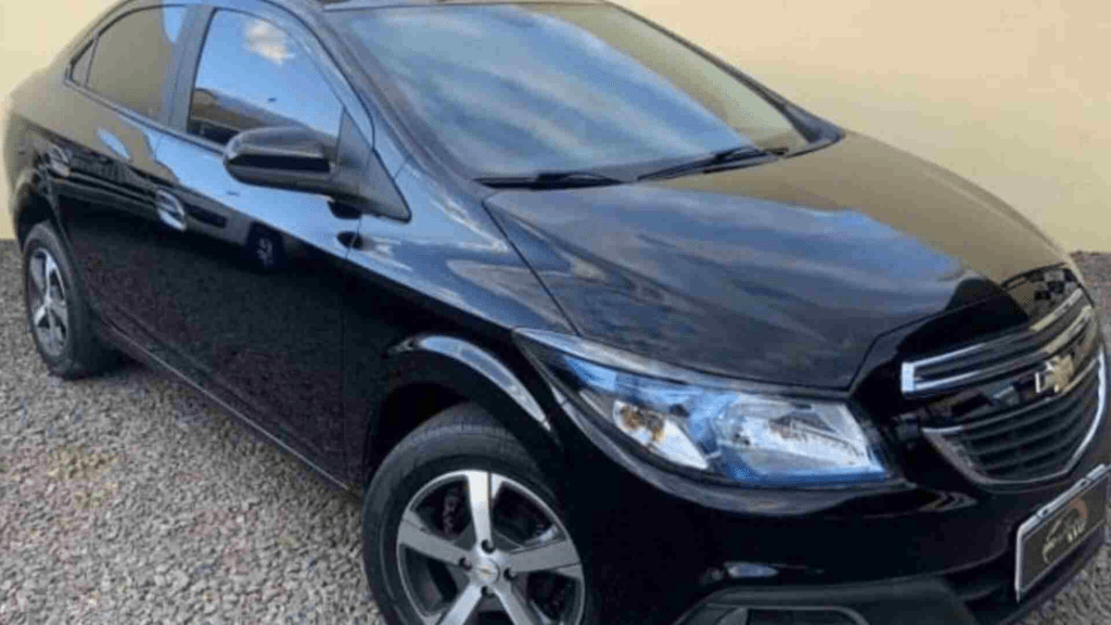 Jovem tem carro roubado por dupla armada na saída de faculdade em Campo Grande