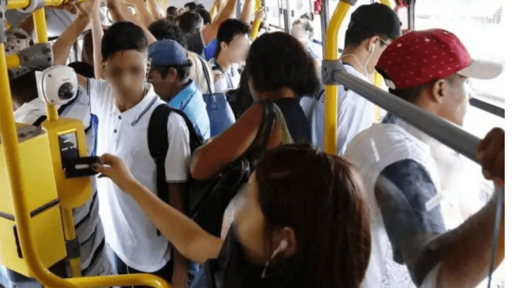 ‘Sensação de 50ºC’: vereadores pedem água gelada nos terminais e ar condicionado nos ônibus