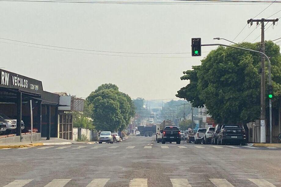 Fumaça de incêndios que atinge o pantanal invade bairros de Aquidauana