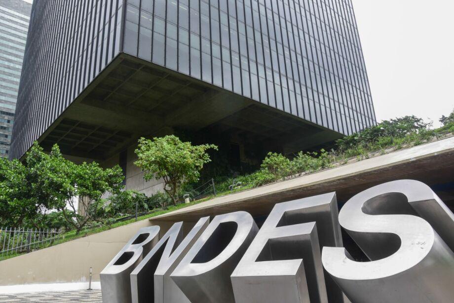 Venda de ações detidas pelo BNDES liberaria R$ 60 bi para governo investir