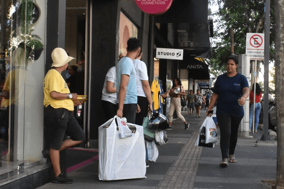 Comércio deve abrir mais de 1,8 mil vagas temporárias em Mato Grosso do Sul