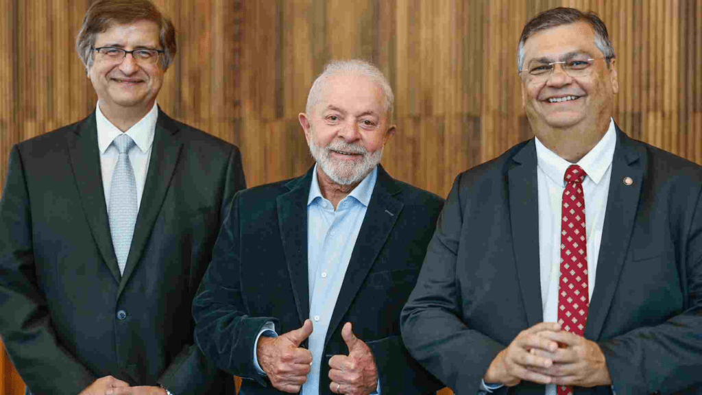 Lula envia para o Senado indicação de Flávio Dino para o STF e Paulo Gonet para a PGR