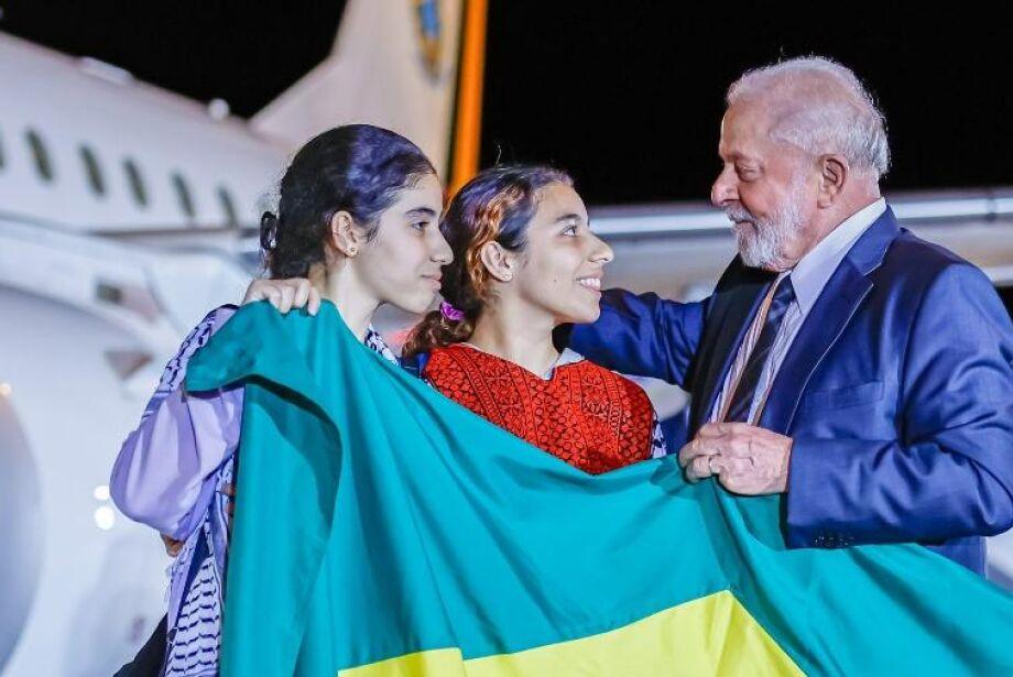 Lula recebe repatriados de Gaza e diz que Israel também comete atos de terrorismo