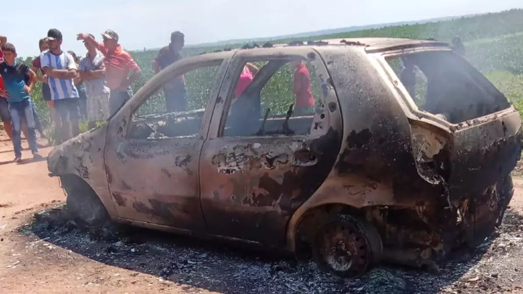 Corpos carbonizados são encontrados dentro de carro na fronteira