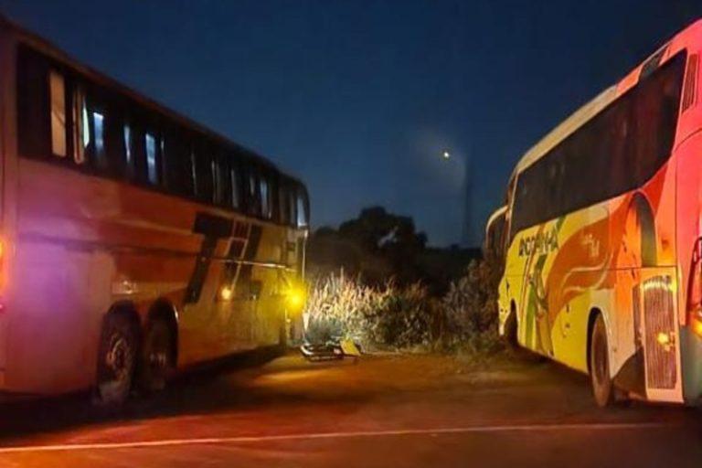 Acidente entre dois ônibus na BR-262 deixa quatro pessoas feridas