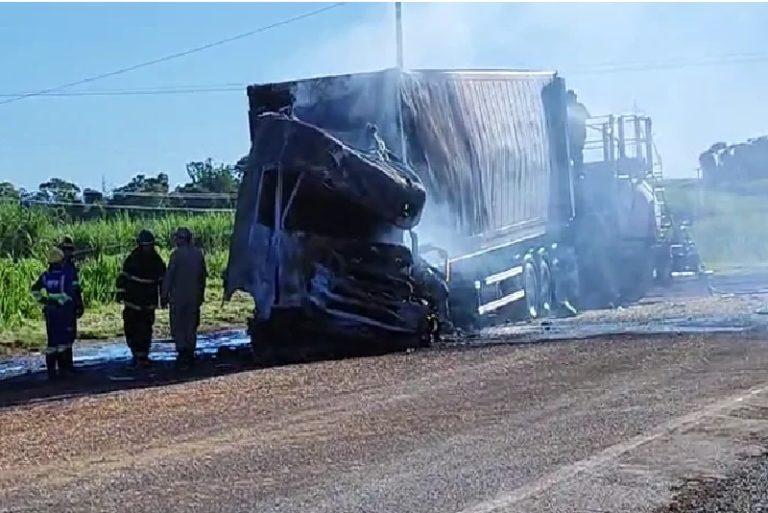 Motorista de carreta envolvida em acidente em Cassilândia sofreu fraturas múltiplas na face