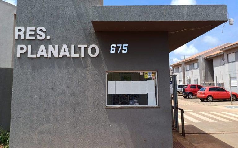 Condôminos do Residencial Planalto de Chapadão do Sul reclamam por vazamento de esgoto