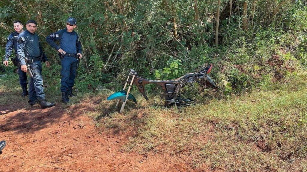 Polícia Militar localiza carro com mais de 8 kg de maconha e duas motos depenadas