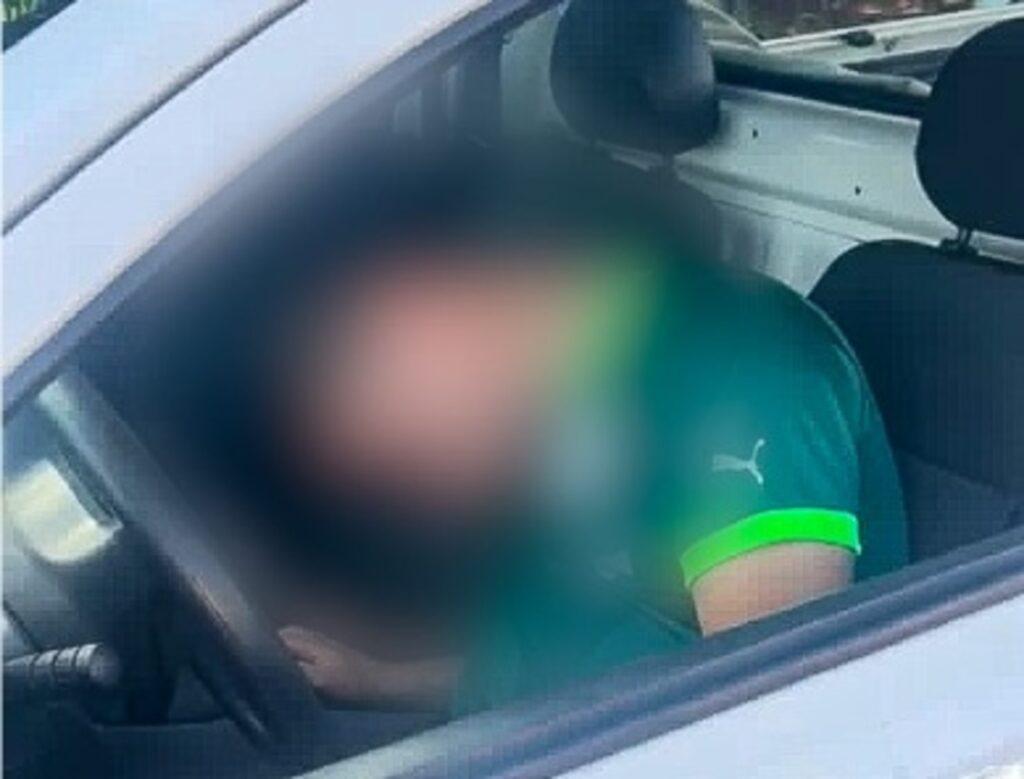 Preso ao ser flagrado dormindo bêbado dentro de carro em semáforo paga fiança e é solto