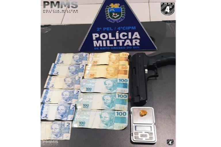 Adolescente é flagrado com crack e simulacro de arma de fogo em Costa Rica