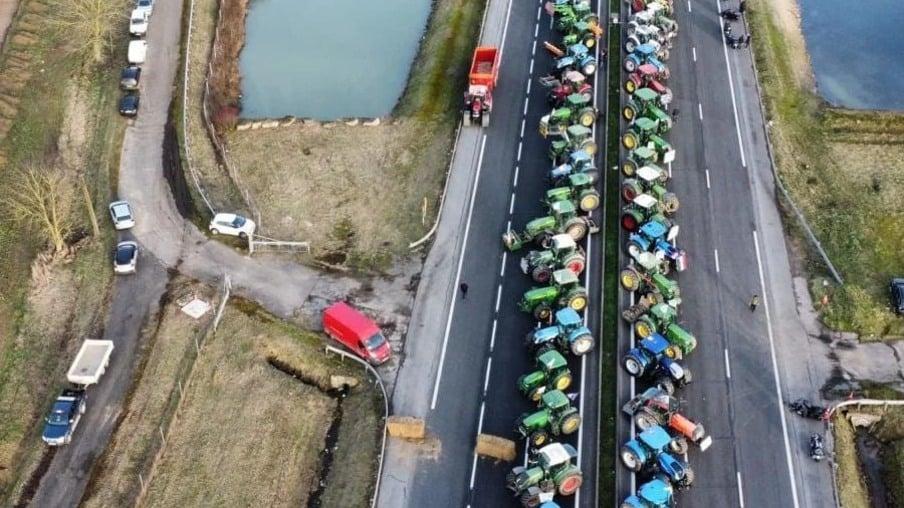 Protestos de agricultores se espalham pela Europa e desafiam acordo com Mercosul