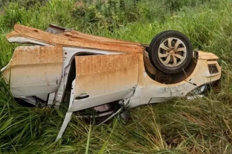 Sul-chapadense tem carro partido ao meio em grave acidente na GO-050