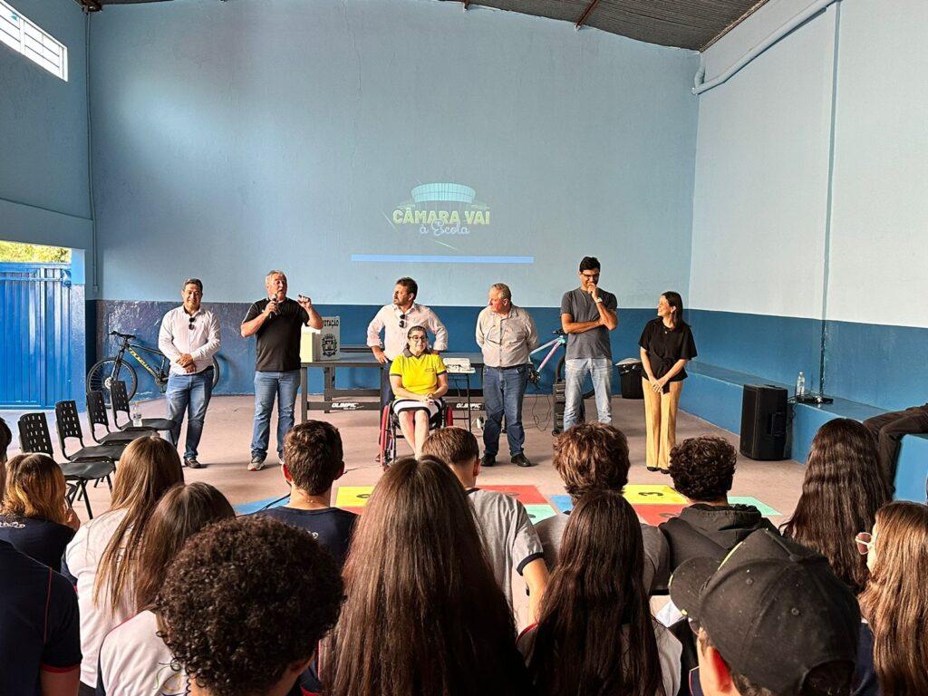 ESCOLA CEPE RECEBE PROJETO CÂMARA VAI À ESCOLA