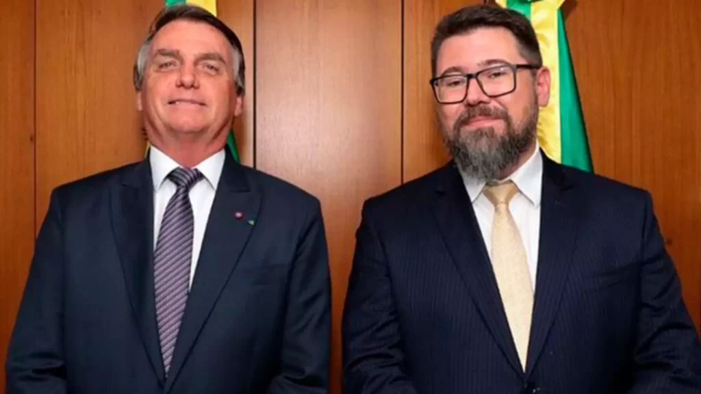 Bolsonaro diz que Pollon conduzirá decisões do PL para eleições municipais em M