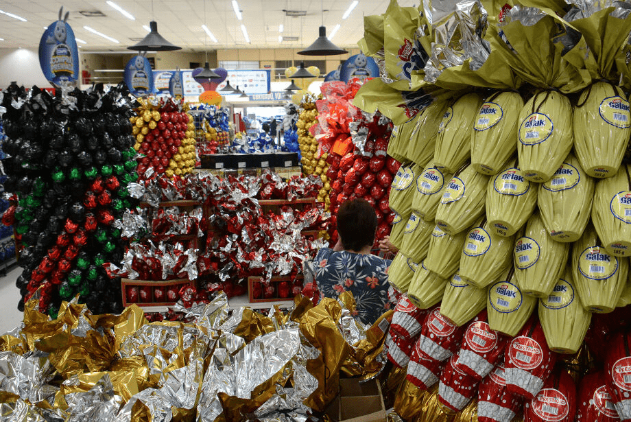 Ovos de Páscoa custam de R$ 39,99 a R$ 165,90 em supermercados da Capital