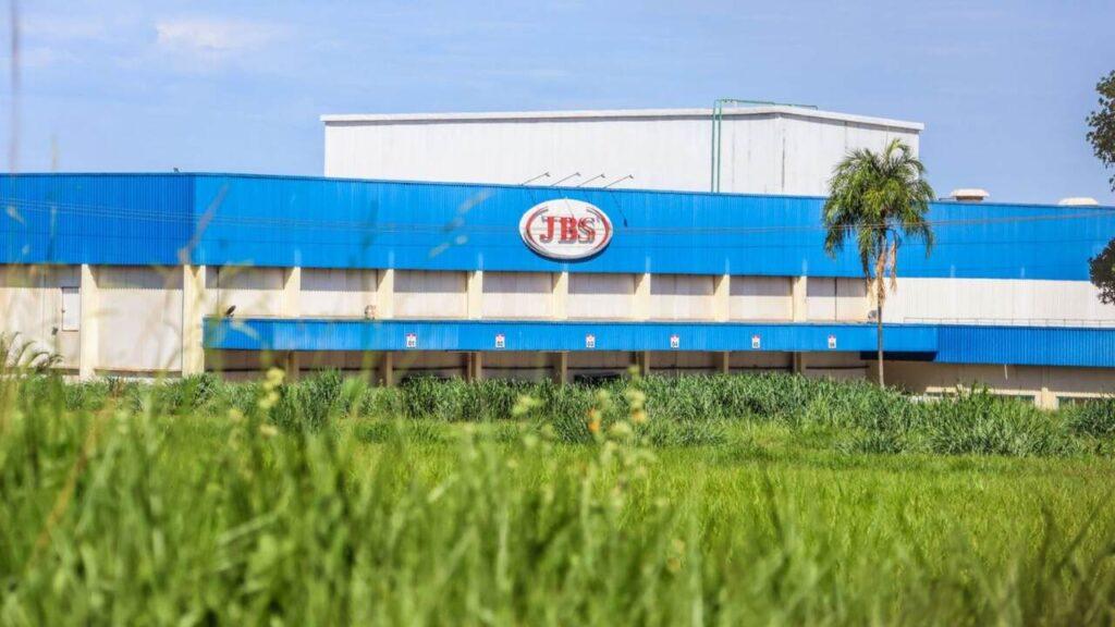 Apontada como causa de mau cheiro, JBS é condenada por vazamento de amônia 16 anos após acidente