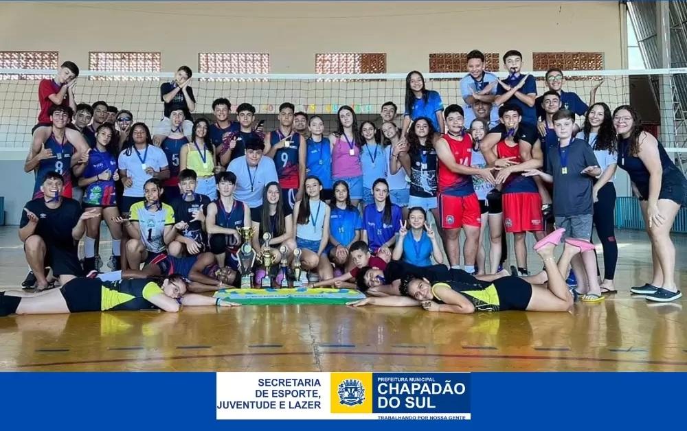 Equipe de Voleibol de Chapadão do Sul Brilha no Campeonato LIREVOL em Paranaíba