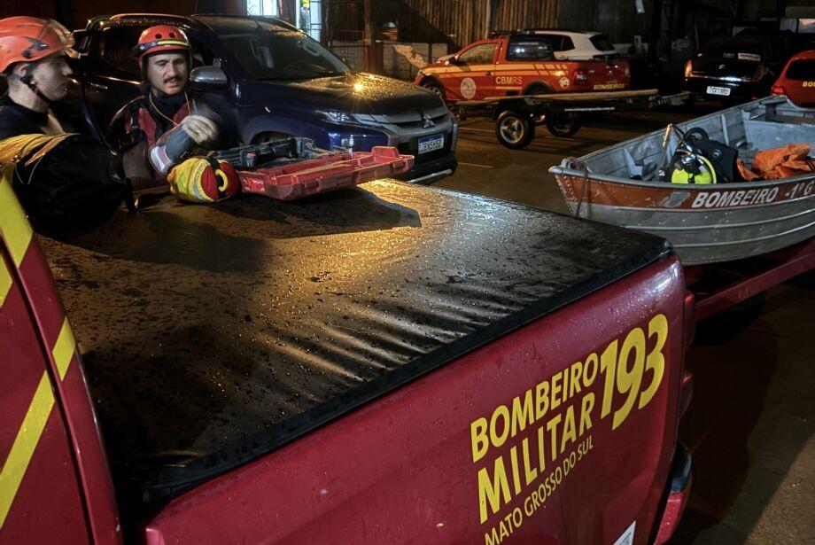 No 1º dia no Rio Grande do Sul, bombeiros de MS resgatam 154 pessoas, todas com vida