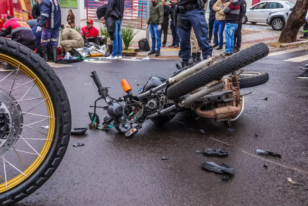 Morto em cruzamento com semáforos desligados estava com motocicleta furtada