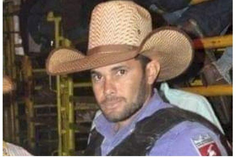 Peão morre pisoteado por touro durante rodeio em MS