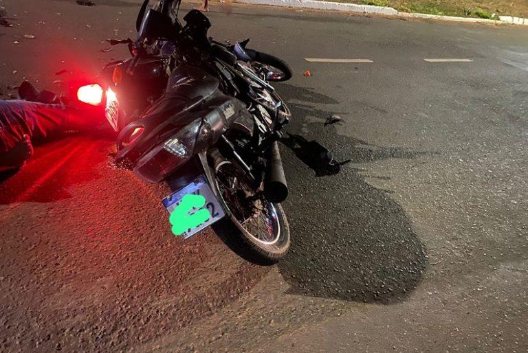 Menor pilotando moto é acusado de provocar acidente de trânsito envolvendo outra moto