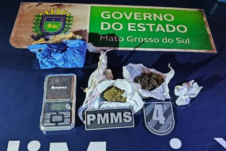 Adolescente de 15 anos é apreendido por tráfico de drogas em sua casa