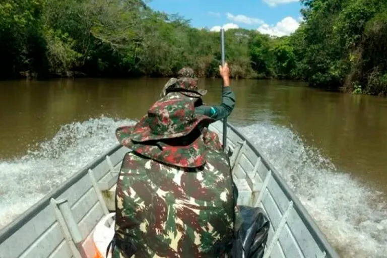 Dois homens são autuados por pesca predatória e caça de jacaré em Paraíso das Águas