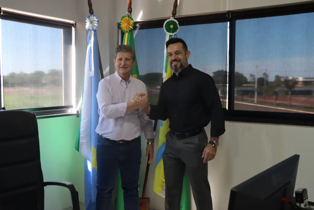 Prefeito Walter Schlatter assume sala de governo para novo mandato – 2025-2028