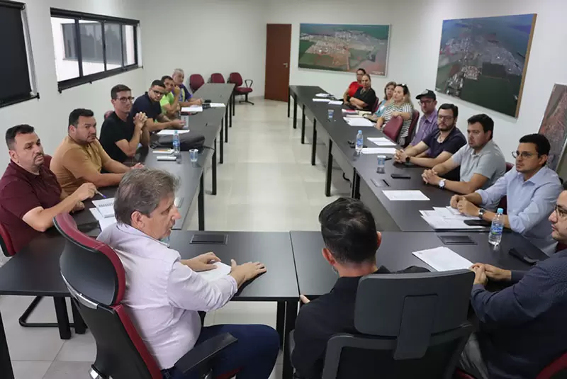 Prefeito realiza primeira reunião de trabalho com secretários