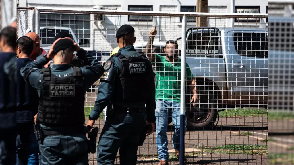 Confusão entre sindicato e frigorífico termina em agressão e demissão em massa