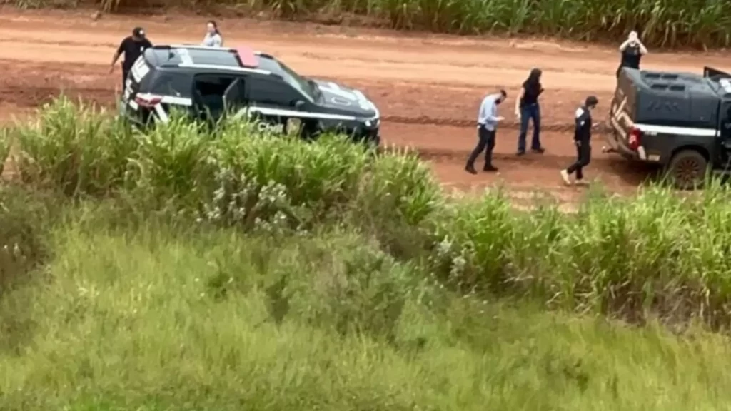 Polícia usa helicóptero para prender homem que matou esposa na frente do filho