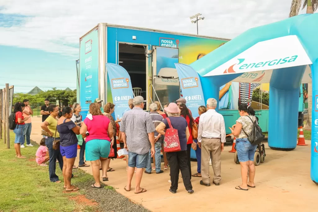 Caminhão Nossa Energia está em Chapadão do Sul com informação, serviços e sorteio de geladeiras