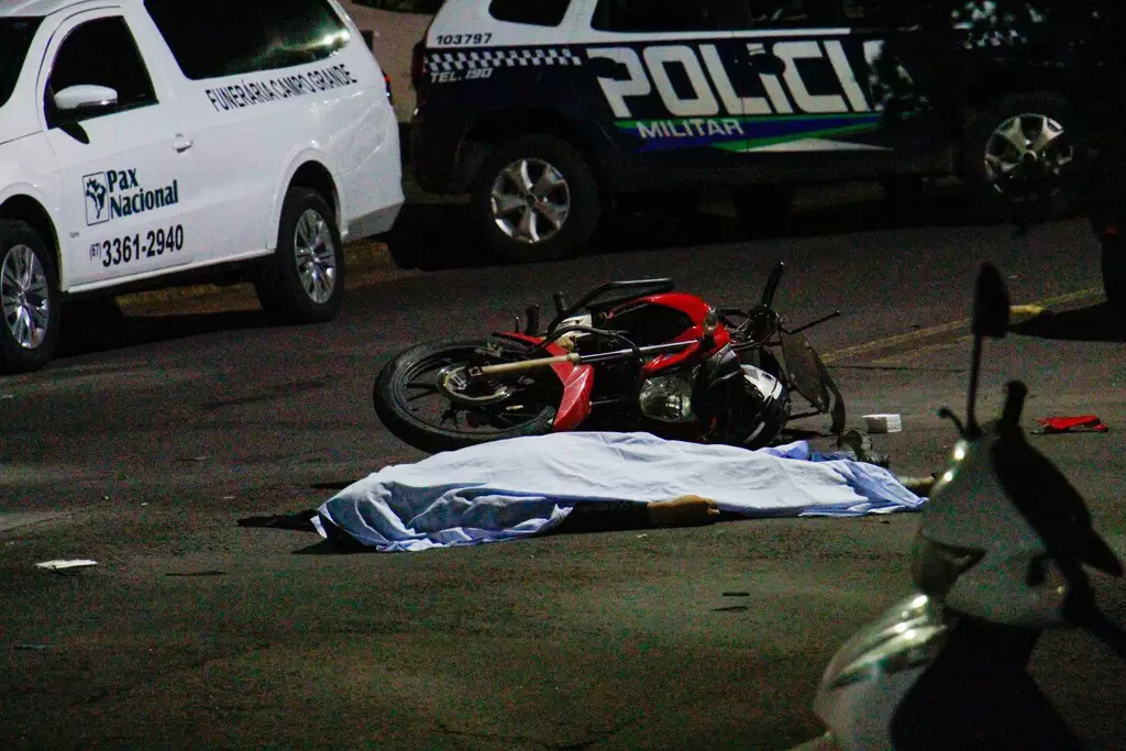 Após queda, motociclista é atropelado por ônibus e morre na Joaquim Murtinho