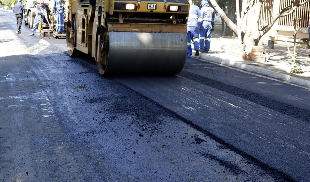 Recapeamento e nova pavimentação reforçam infraestrutura urbana em Paranaíba e Culturama